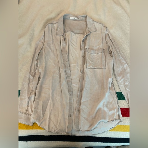 Aritzia Talula Button Down Shirt - Sz M - Picture 1 of 6